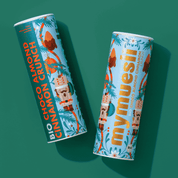 Abbildung des Produkts von vorne und der Seite auf grünem Hintergrund