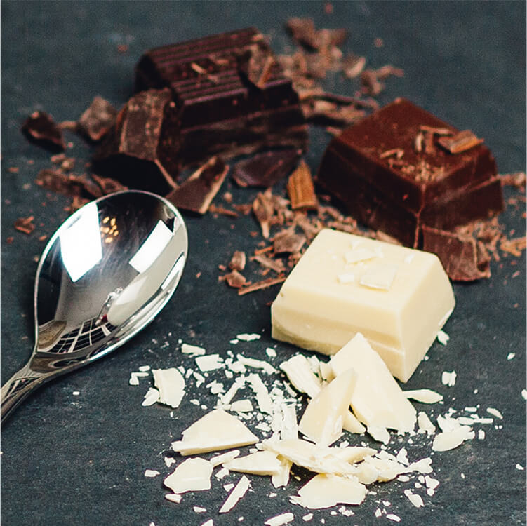 Weiße, dunkle und Milchschokolade
