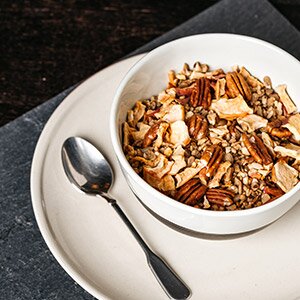 Eine Schüssel mit Pekannüssen