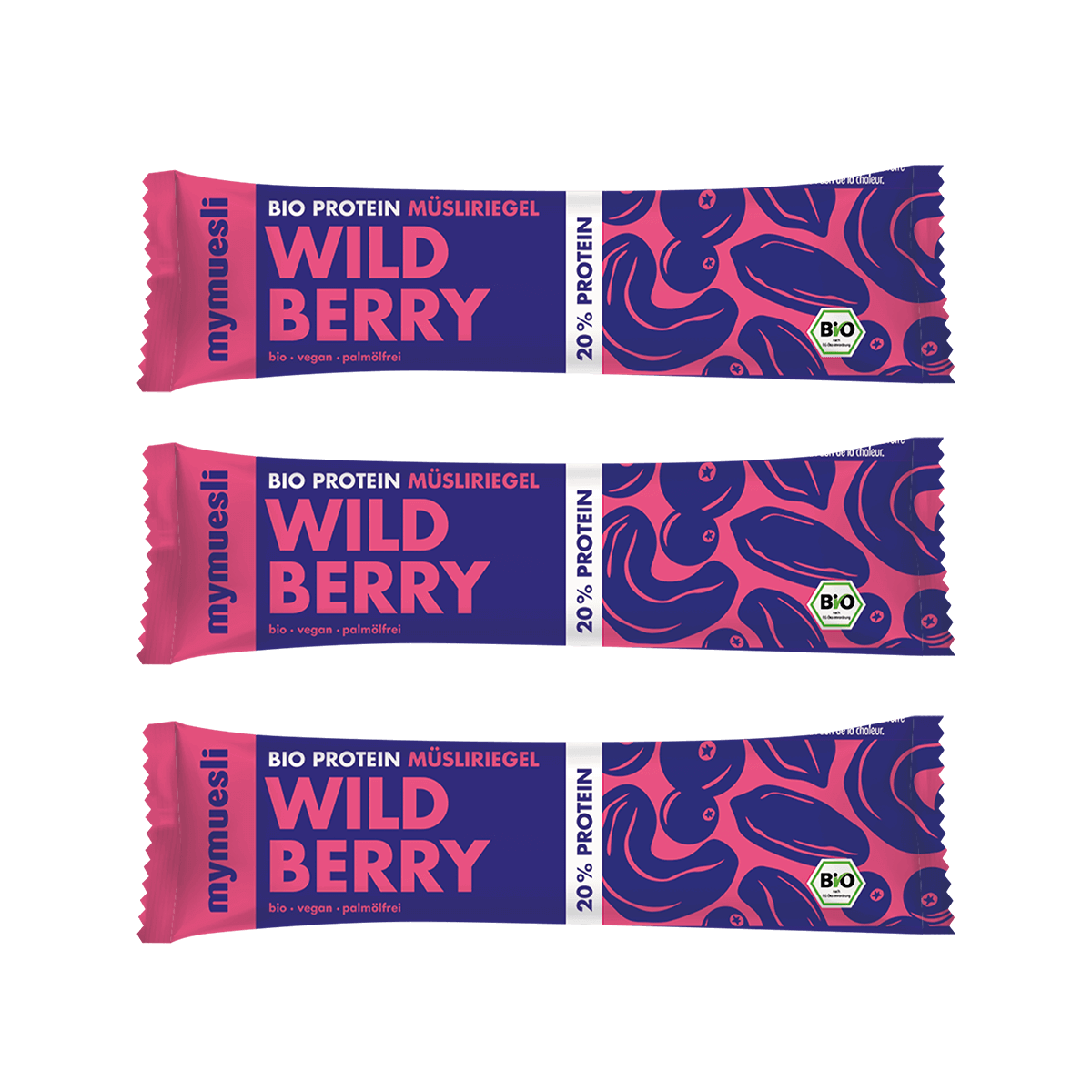 Drei übereinander gestapelte mymuesli Bio-Müsliriegel der Sorte „Wild Berry“ in violett-blauer Verpackung auf schwarzem Hintergrund.