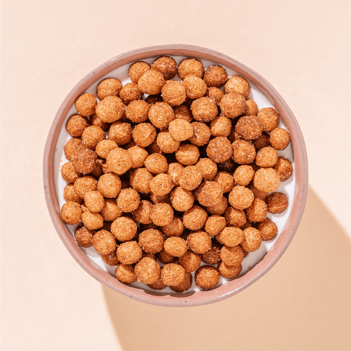 mymuesli Bio Zimt Pops in Schale mit Joghurt