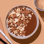 mymuesli Bio Super Choc Müsli in Schale mit Schoko-Pudding