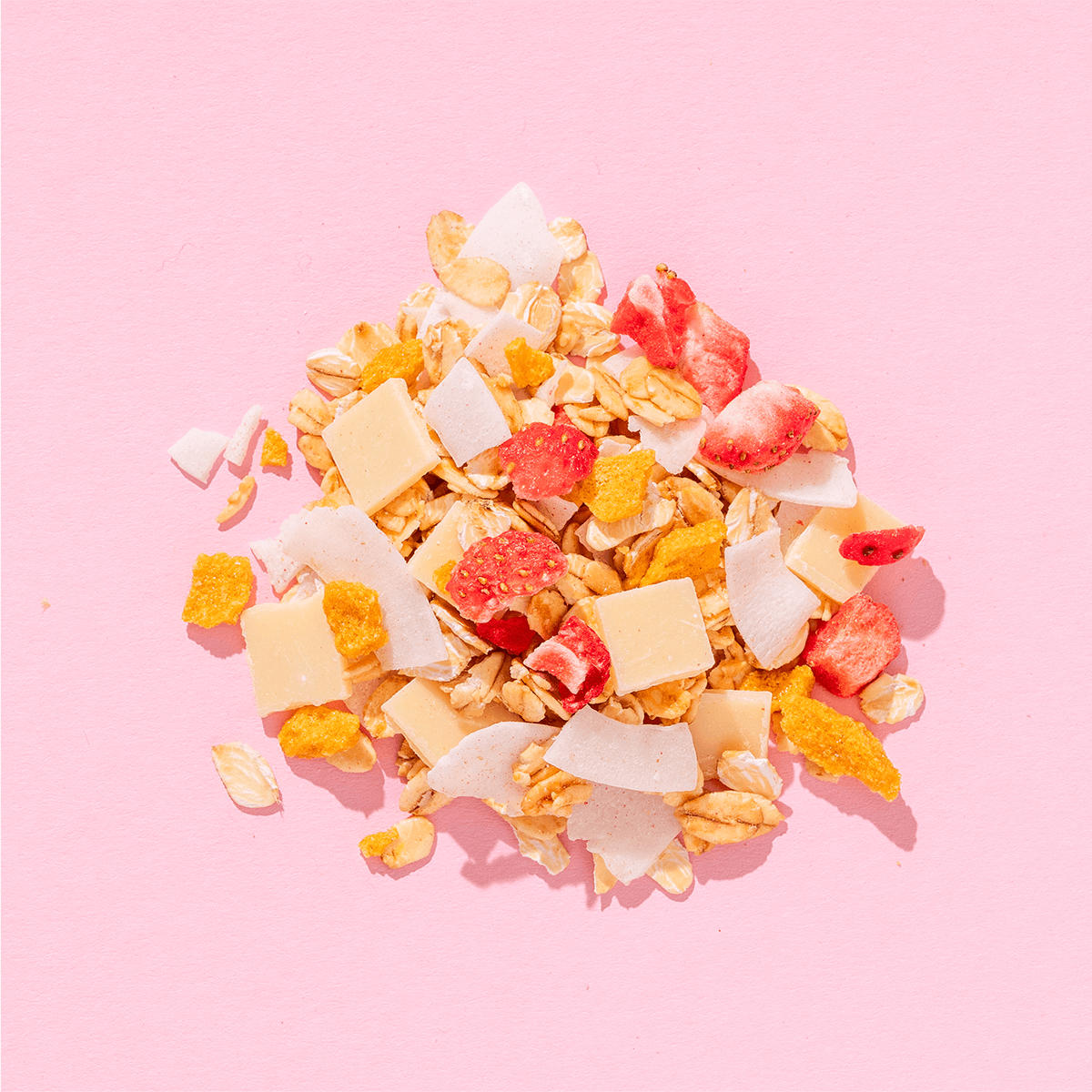mymuesli Sommer Bio Müsli mit Erdbeeren, Joghurt Plättchen, Kokosraspeln und Apfel-Maracuja Granulat