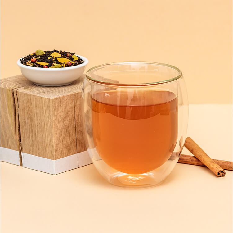 Schwarztee in einem Glas