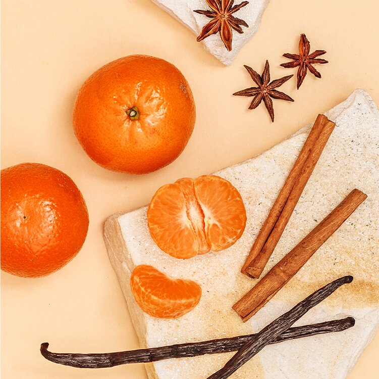 Mandarinen, Sternanis, Zimtstangen und Vanilleschoten