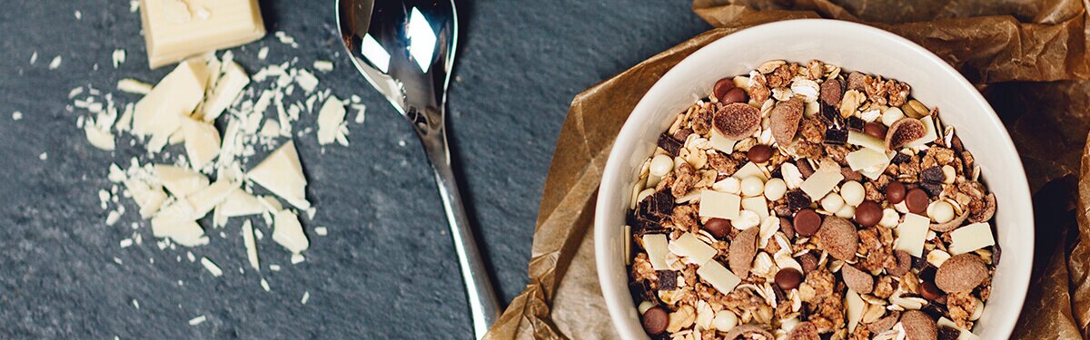 Schuko-Müsli mit weißer Schokolade, Vollmilchschokolade und Zartbitterschokolade