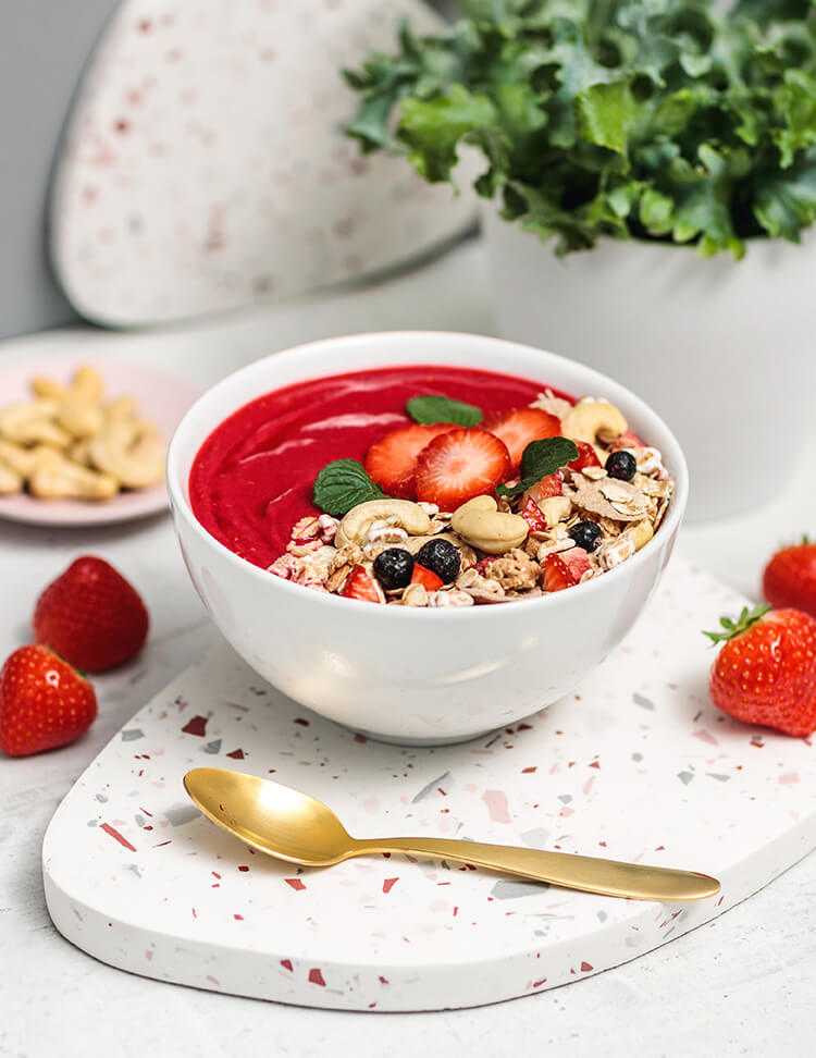 article1a-strawberrycassis.jpg